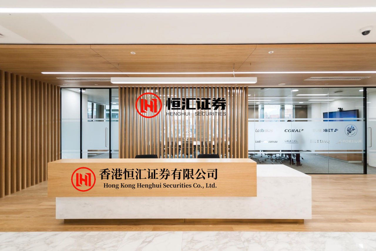 股票配资杠杆官网 刚刚，特朗普再批英国“总是不在”！英首相回应：不会妥协、不会参战！BBC将大裁员2000人...